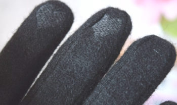 Best Raynaud’s Gloves for Typing, Poor Circulation, and Symptom Relief!